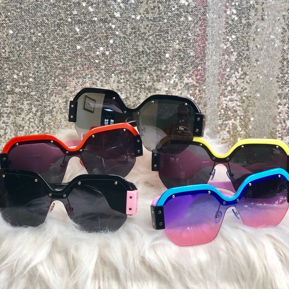 Red Carpet Sunnies